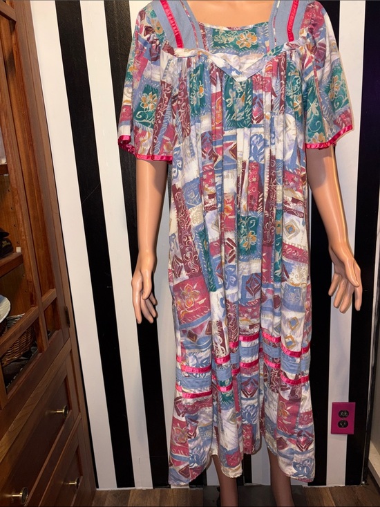 Vintage Dresses & Skirts - Classic Vintage Cotton MuuMuu Gown Caftan House Dress Medium/Large Has Pockets
